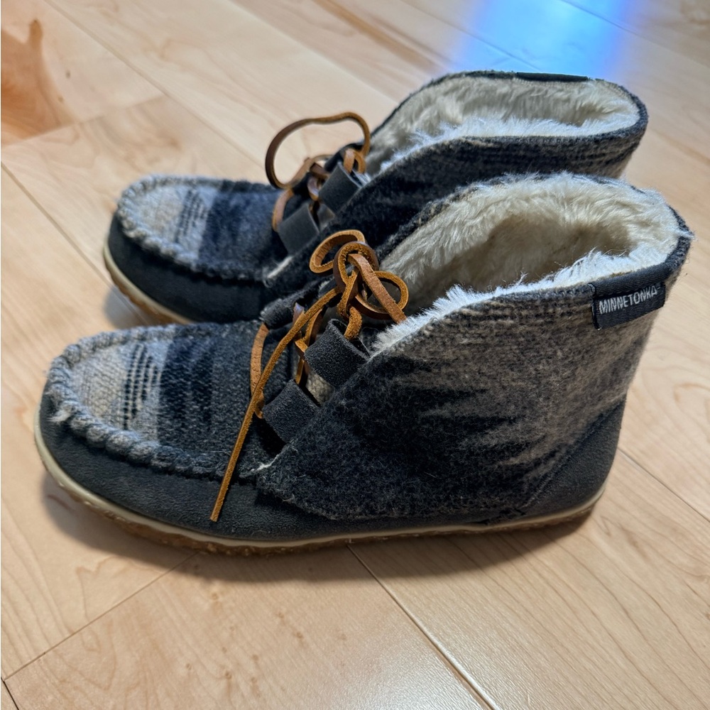 Minnetonka Women's Torrey Faux Fur Lined Suede Slipper Bootie - 6M